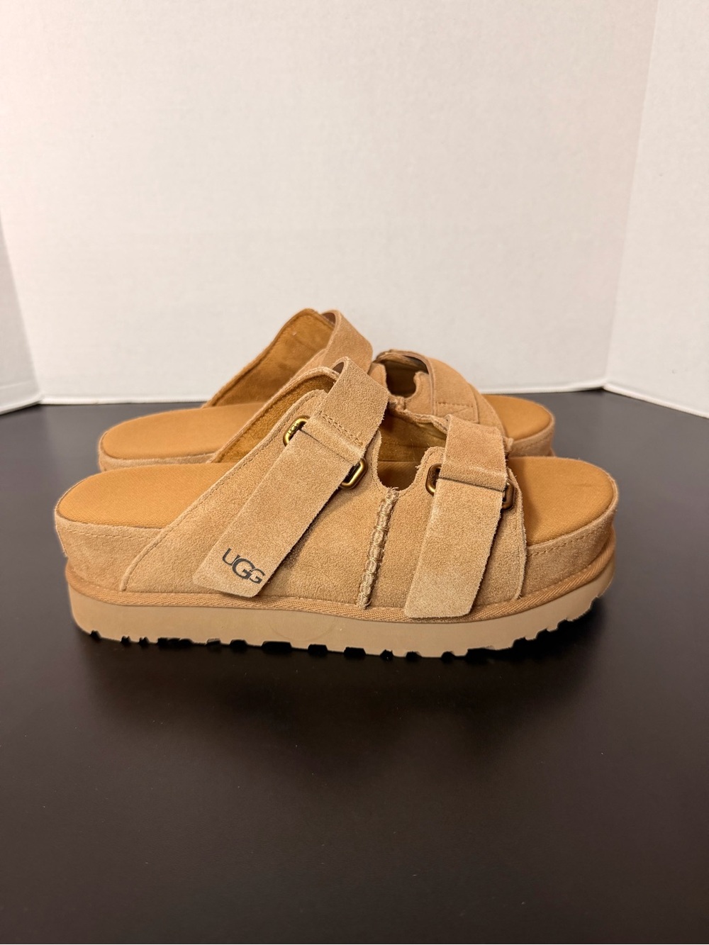 Women’s UGG goldenstar hi slide